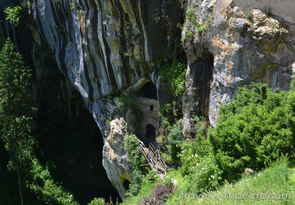 Como visitar o castelo de Predjama na Eslovênia