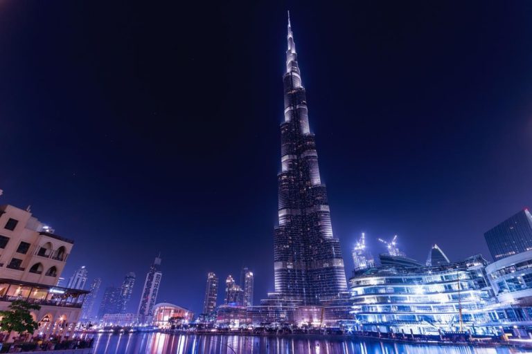Champagne and the Gold Plated Rolls Royce: How to Navigate the Dubai Party Scene